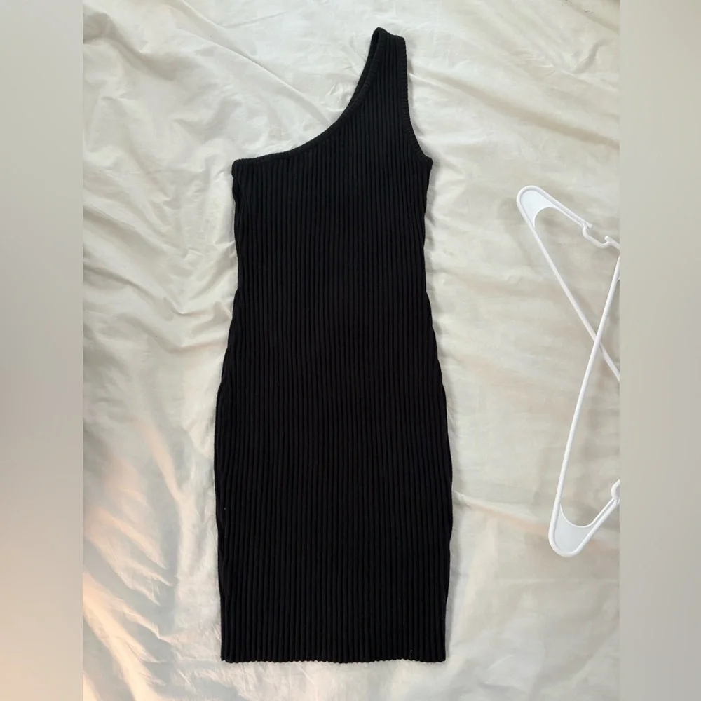 White Fox Black One-Shoulder Ribbed Mini Dress - Picture 4 of 6